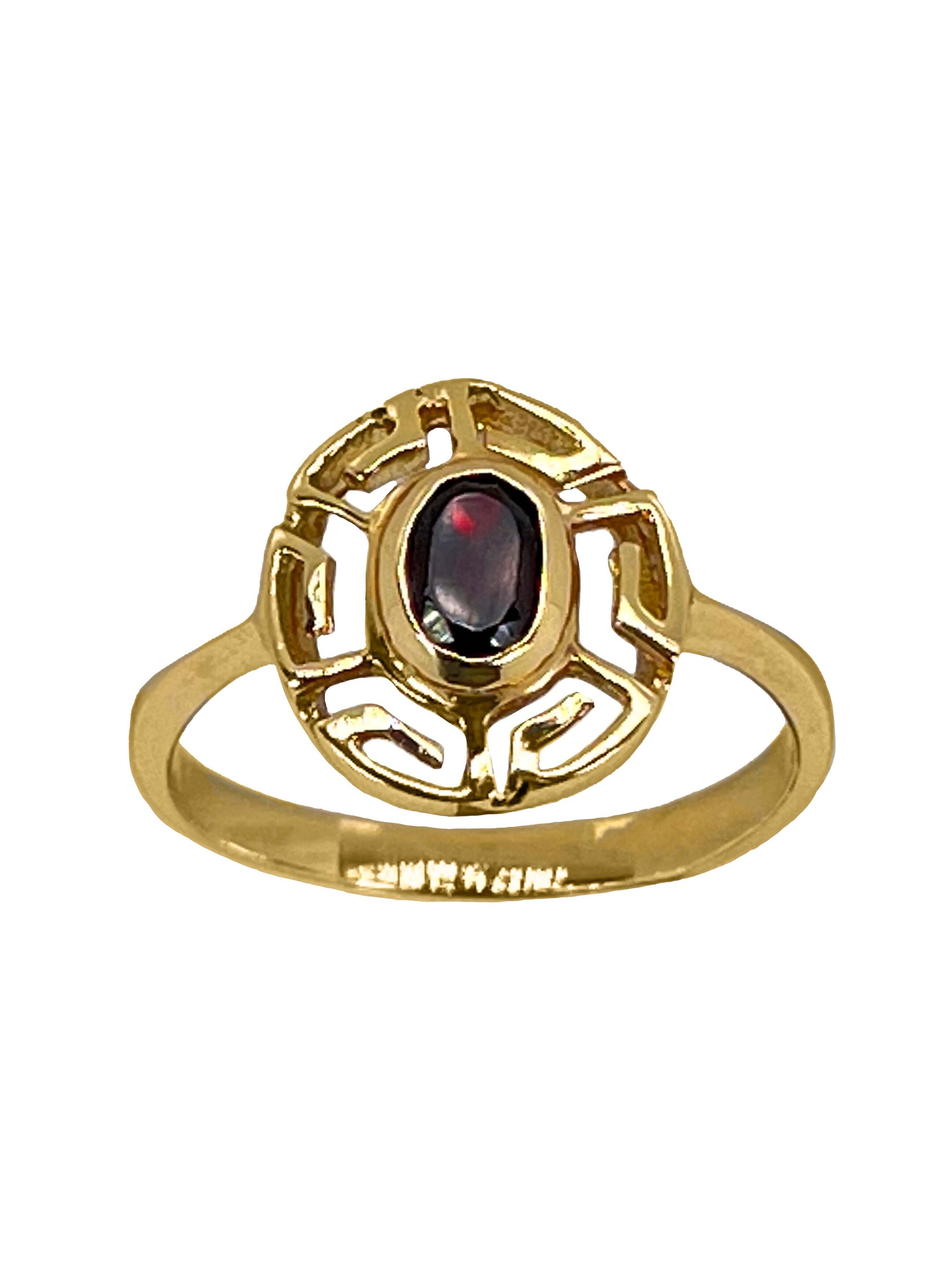 Блестящ златен пръстен с червен циркон