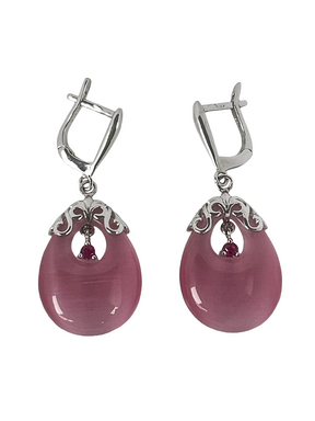 Boucles d'oreilles pendantes en argent avec motifs et éléments roses