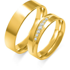 Classic shiny wedding rings with rhinestones
