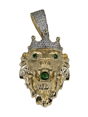 Gold lion sign pendant with crown and green zircons