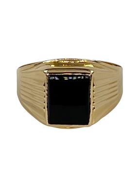 Gold ring with onyx