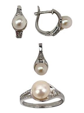 Gold set in white gold with pearls and zircons