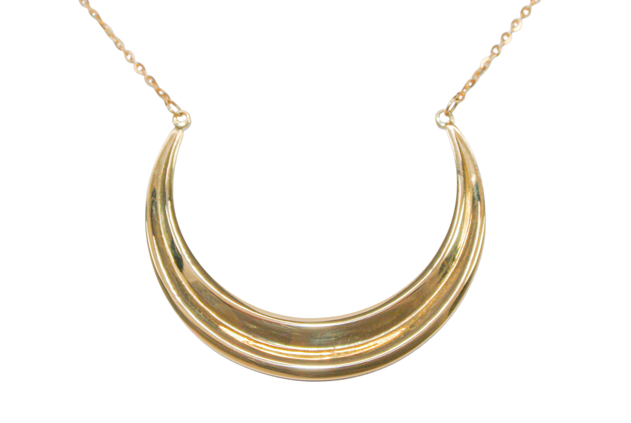 Goldene Halskette mit einem runden Luna-Anhänger