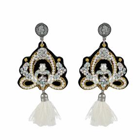 LINDA'S DREAM earrings with white tassels