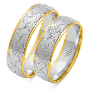 Matte wedding rings engraved with rhinestones