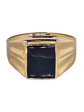 Men's gold ring with onyx