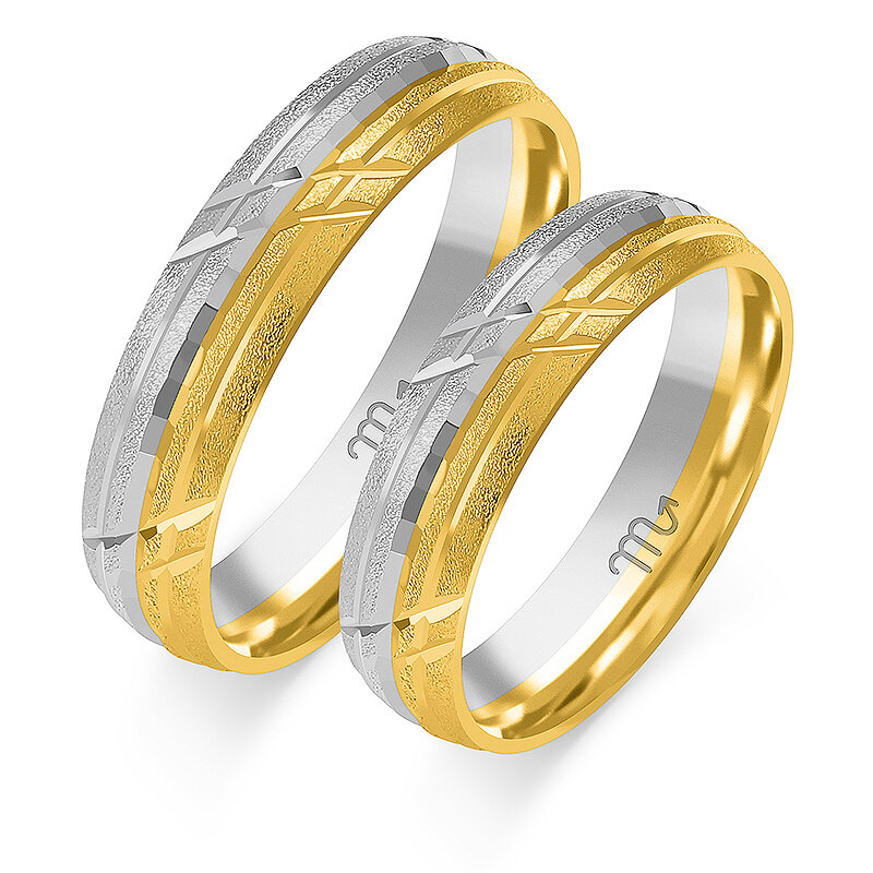 Sandblasted wedding rings with shiny lines