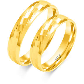 Shiny patterned wedding rings