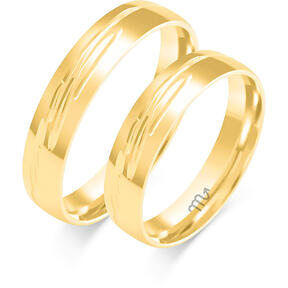 Shiny wedding rings with engraving