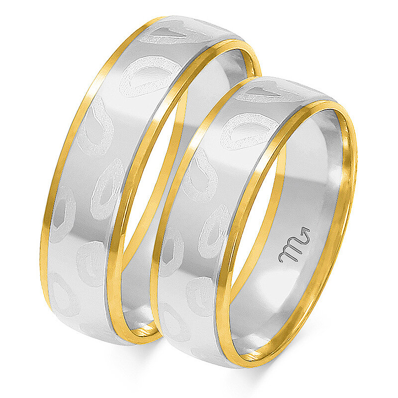 Shiny wedding rings with matte patterns