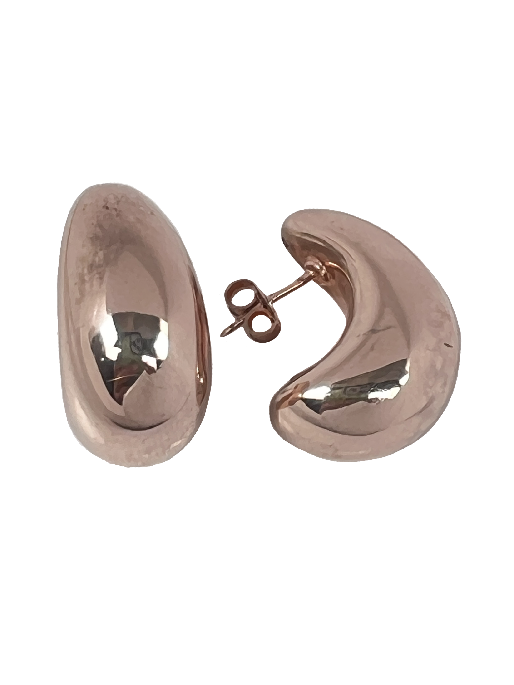 Silberglänzende Ohrringe mit Oberflächenbehandlung