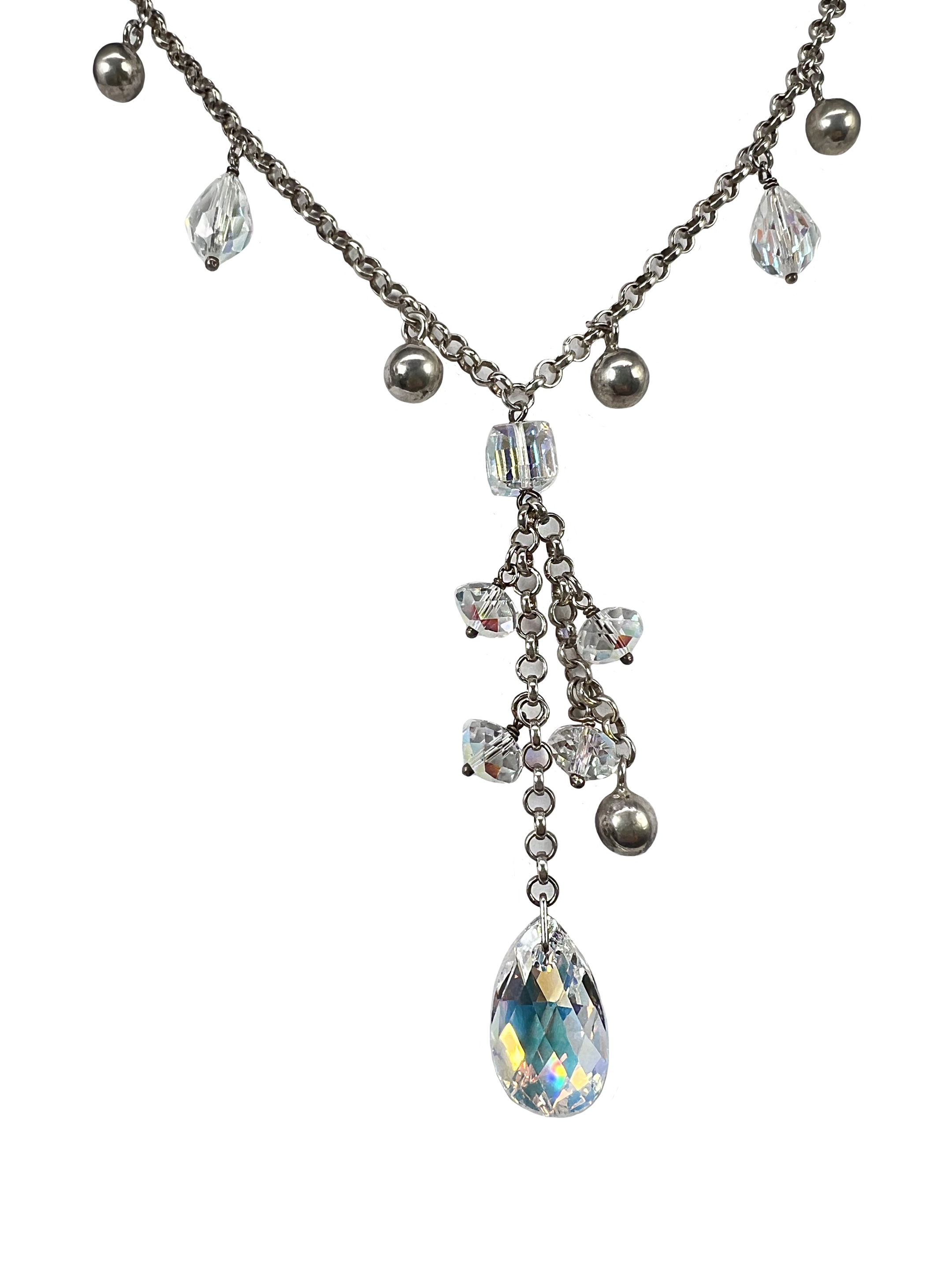 Silberne Halskette mit Ab-Kristallen und Perlen