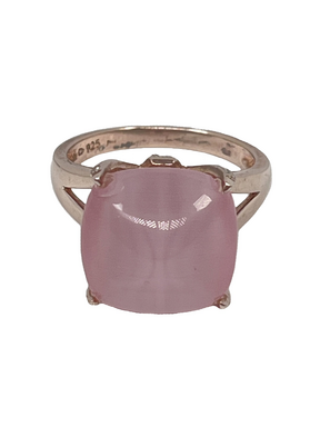 Srebrny pierścionek z obróbką powierzchniową i różowym kamieniem