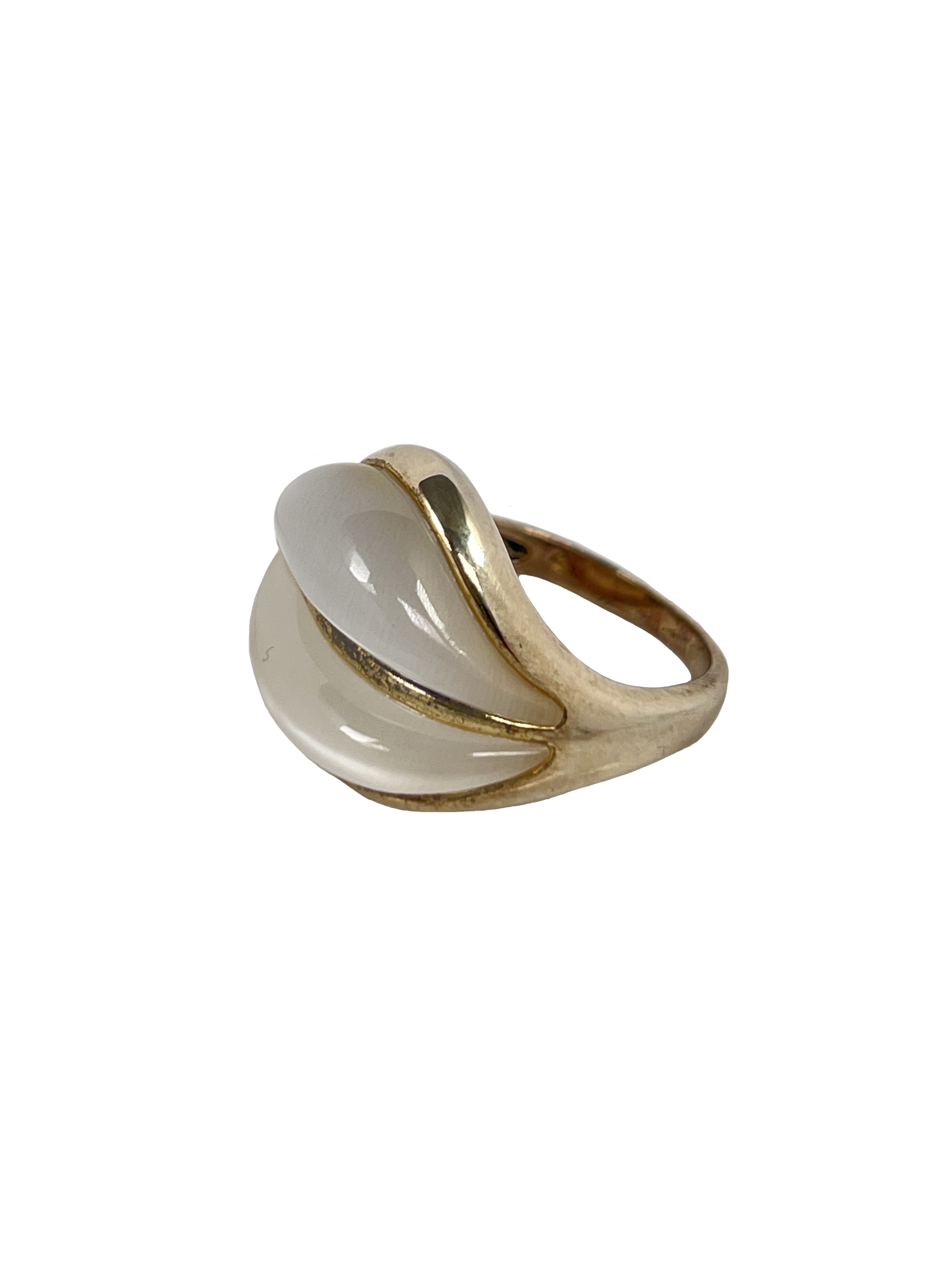 Stříbrný prsten s bílými kameny