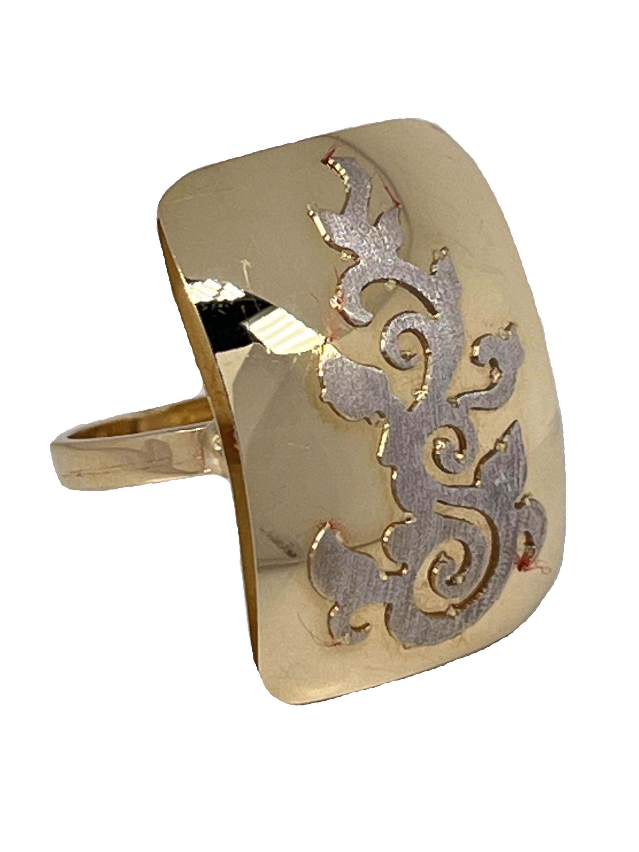 Two-tone gold ring with a white gold pattern