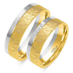 Wedding rings engraved with stones