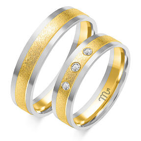 Wedding rings with a sandblasted line and rhinestones