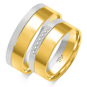 Wedding rings with a sandblasted line and rhinestones