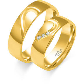 Wedding rings with heart engraving and three stones
