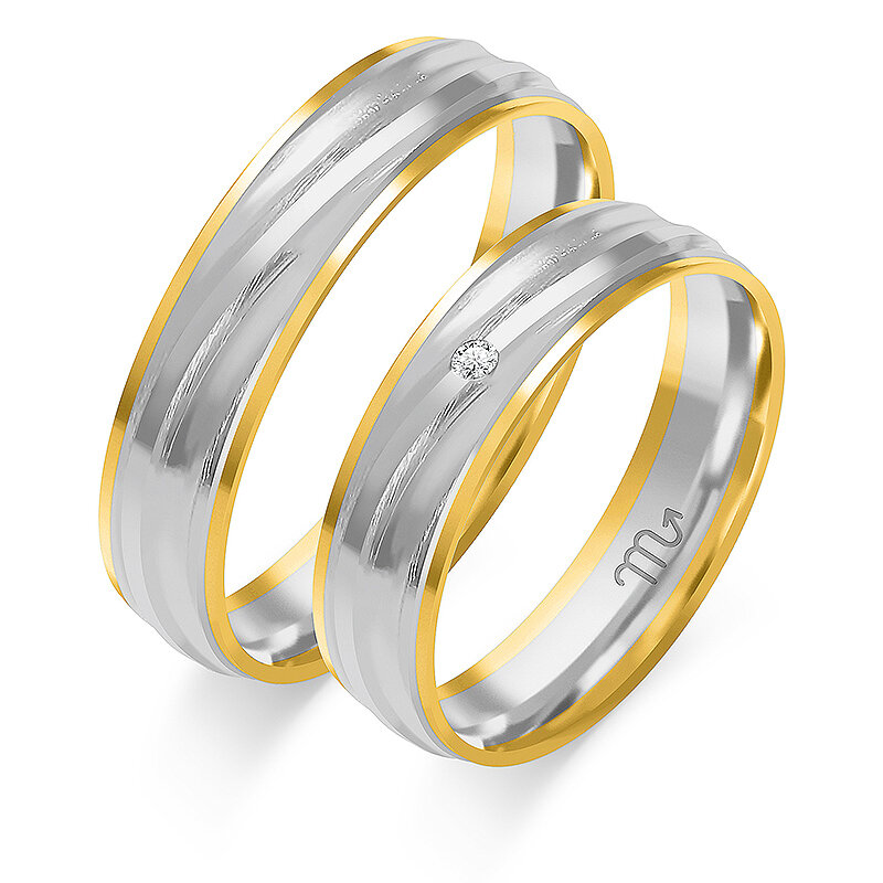 Wedding rings with matte and shiny lines
