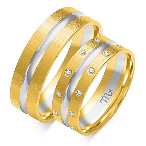 Wedding rings with sandblasted lines and rhinestones