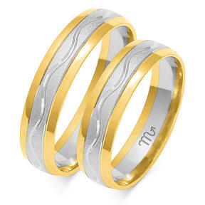 Wedding rings with sandblasting and engraving