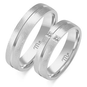 Wedding rings with sandblasting and rhinestones