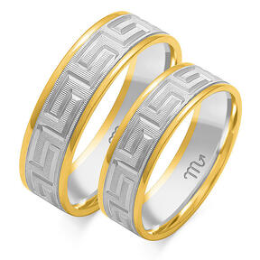 Wedding rings with shiny lines and antique patterns