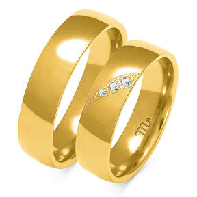 Wedding rings with three stones shiny classic