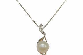White gold necklace with zircons and a pearl