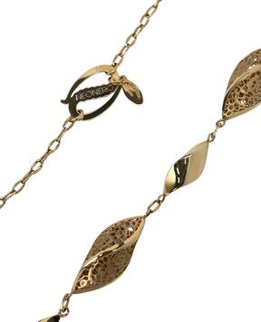 Zlata ženska ogrlica z ornamentalnim vzorcem