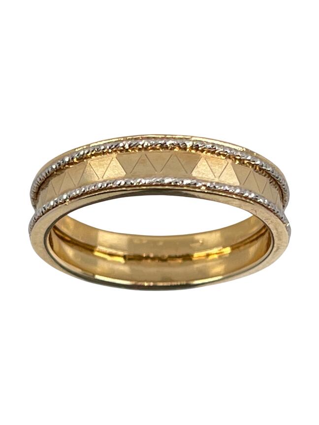 Zlatý dizajnový obručový prsteň so vzorom