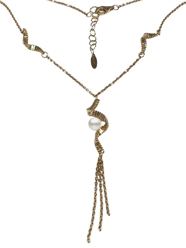 Zlatý náhrdelík s točenými elementami a perlou