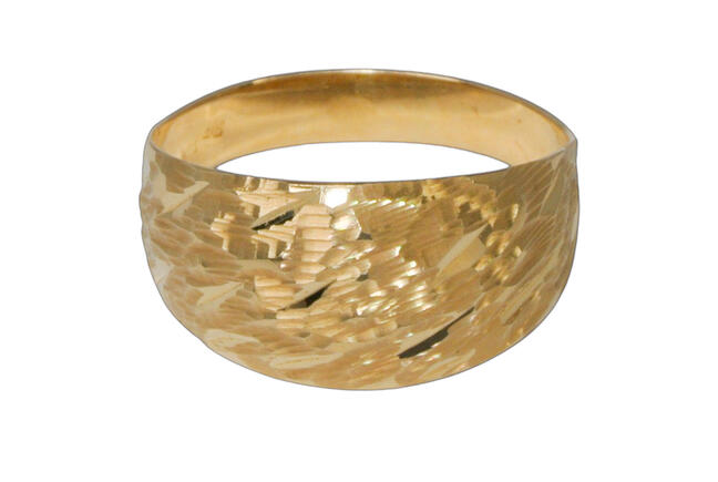 Zlatý prsteň so vzorom